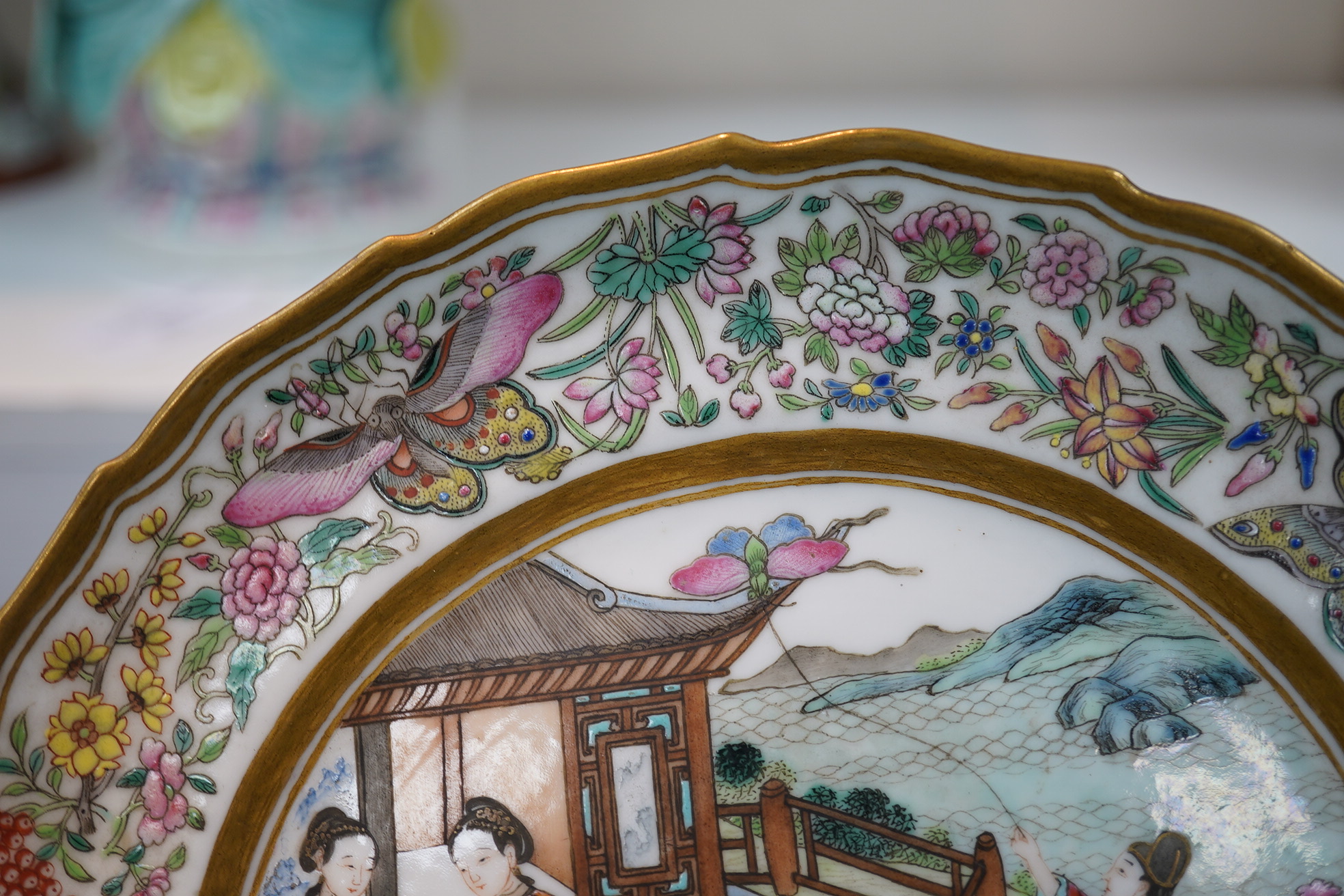 A fine Chinese famille rose ‘Romance of the Western Chamber’ dish, Jiaqing-Daoguang period